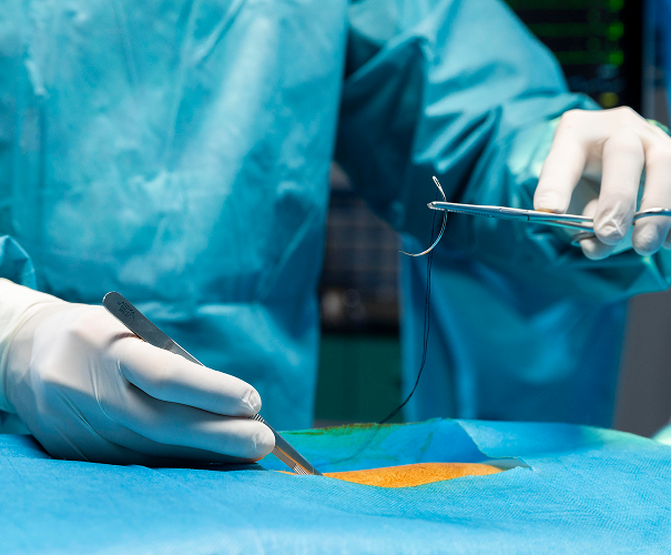 Pelatihan teknik jahitan iris mata dalam sesi Wet Lab MCA Eye