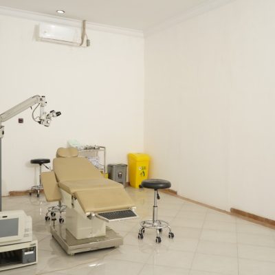Ruangan pemeriksaan mata di Klinik Utama Mata Karawang.